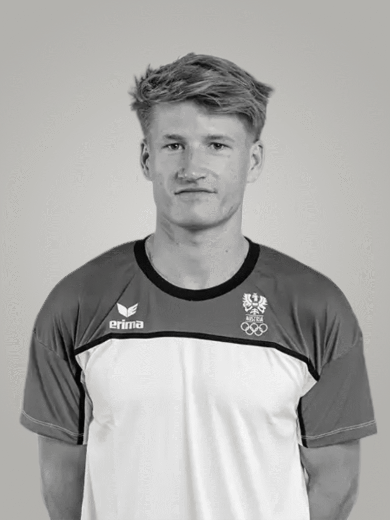 BSC Webdesign Athlete Lukas Haberl im schwarz-weißen Portrait mit Austria Olympia Team Trikot.