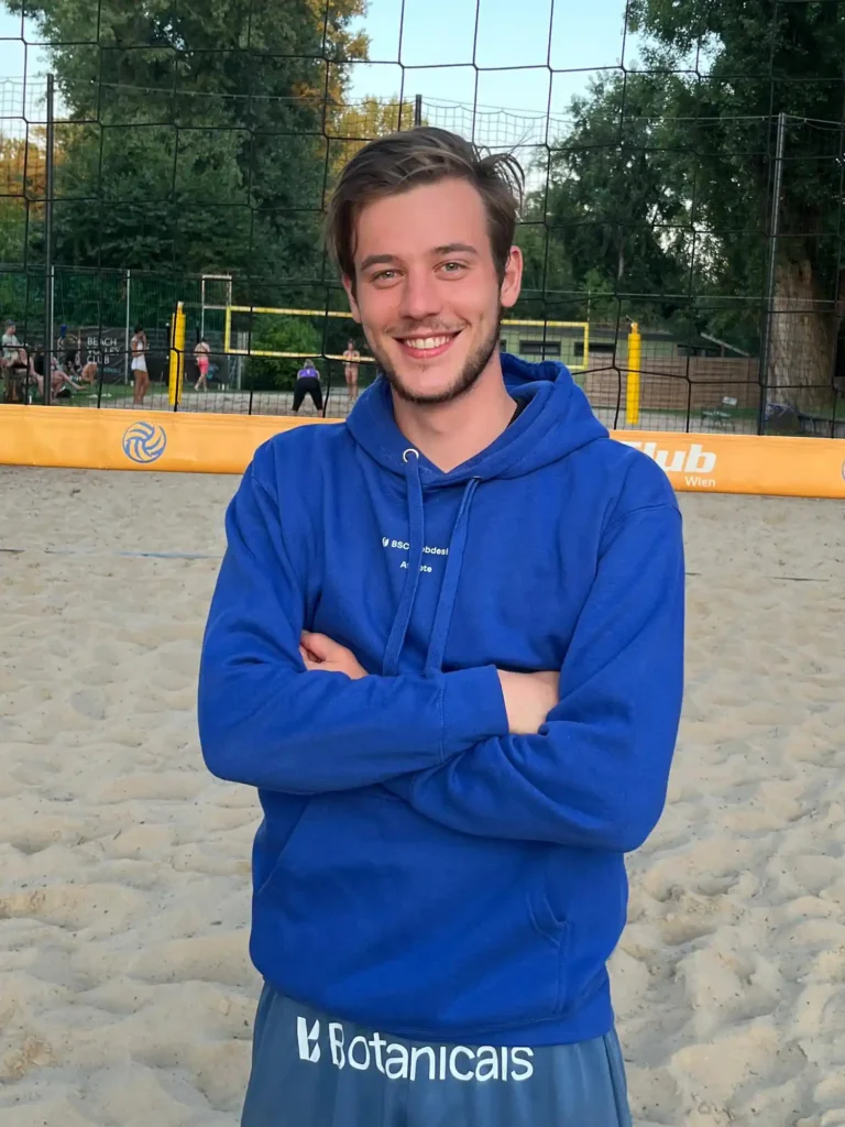 BSC Webdesign Athlete Oleksandr Fedorenko auf dem Beachvolleyballfeld.